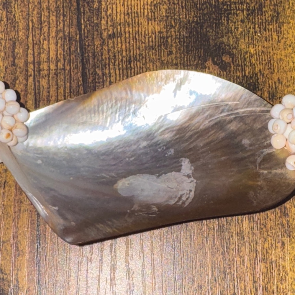 Source Unknown Shell Pendant Necklace With Cream … - image 5